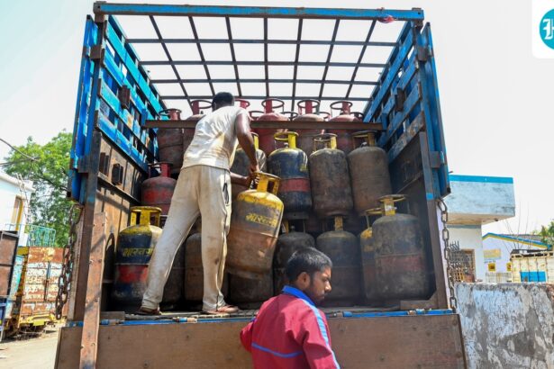 commercial-lpg-price-has-risen-by-nearly-rs-1,000-in-a-setback-for-migrant-workers-and-restaurants