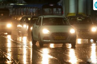 delhi-weather:-light-rain-and-thunderstorms-in-the-capital-bring-relief-from-the-scorching-heat