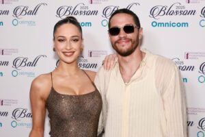 pete-davidson-and-elsie-hewitt-struggle-with