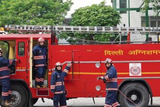 at-least-nine-have-been-killed-in-a-fire-in-delhi’s-vivek-vihar,-and-police-say-the-search-is-still-ongoing