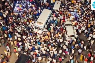traffic-hit-on-mumbai-bengaluru-expressway-as-hundreds-protest-against-minor-sexual-assault-and-murder-in-pune