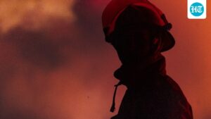 a-fire-broke-out-in-a-building-at-chandni-chowk-in-old-delhi-hours-after-the-vivek-vihar-tragedy
