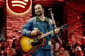 noah-kahan-hits-no.-1-with-the-great-divide,-the-biggest-streaming-week-ever-for-any-album-in-2026