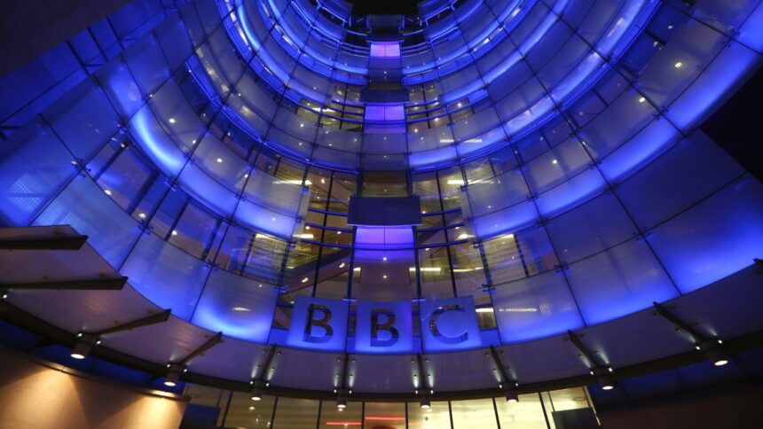 bbc-footage-is-‘buried’-of-banksy-at-the-site-of-a-new-york-city-mural,-a-former-reporter-claims