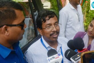 pabitra-kar-trails-suvendu-adhikari-in-high-stakes-2026-battle-for-nandigram