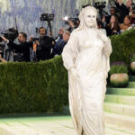 heidi-klum-looks-cool-at-the-2026-met-gala
