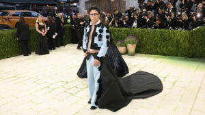hudson-williams-stuns-during-his-met-gala-debut-with-an-amazing-ensemble