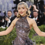 picture-perfect:-sabrina-carpenter-stuns-with-audrey-hepburn-in-‘sabrina’-still-look-at-the-2026-met-gala