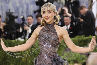 picture-perfect:-sabrina-carpenter-stuns-with-audrey-hepburn-in-‘sabrina’-still-look-at-the-2026-met-gala