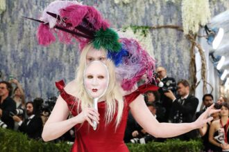 game-of-thrones-star-gwendoline-christie-wears-her-face-mask-to-the-met-gala