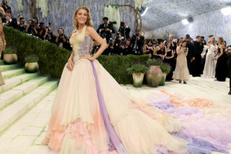 blake-lively-returns-to-the-met-gala-hours-after-settling-her-“it’s-ending-with-us”-lawsuit.