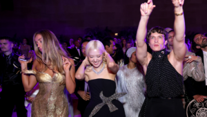 inside-the-met-gala:-star-caliber-chatter-and-dancing-as-sabrina-carpenter-and-stevie-nicks-perform