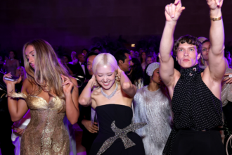 inside-the-met-gala:-star-caliber-chatter-and-dancing-as-sabrina-carpenter-and-stevie-nicks-perform