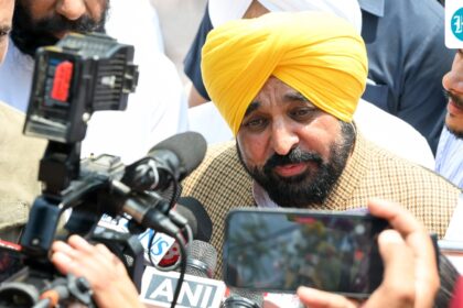 ‘they-can’t-do-as-they-please’:-punjab-cm-bhagwant-mann-attacks-raghav-chadha,-ex-aap-mps-for-switching-bjp