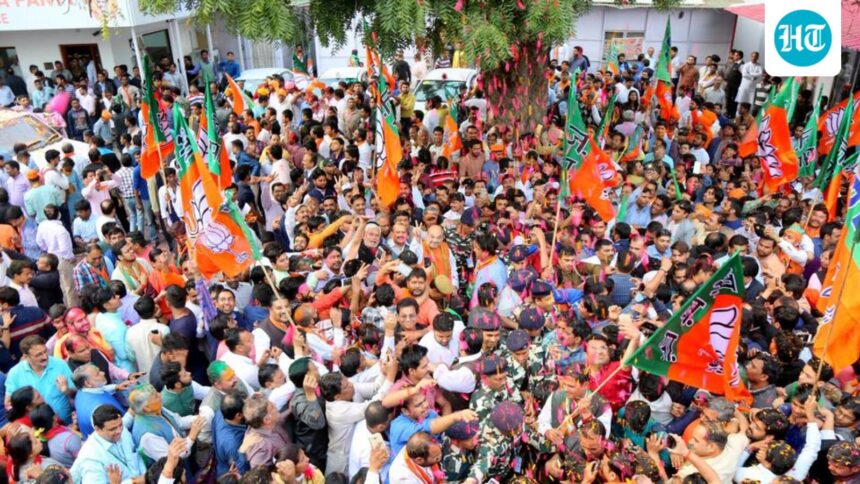 bjp-celebrates-with-jalmuri-and-saffron-holi