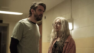 ‘the-terror:-devil-in-silver’-review:-dan-stevens-and-judith-light-in-amc+/shudder’s-creepy-critique-of-the-us.-mental-healthcare-industry