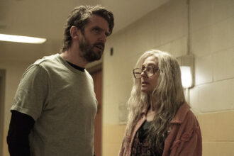 ‘the-terror:-devil-in-silver’-review:-dan-stevens-and-judith-light-in-amc+/shudder’s-creepy-critique-of-the-us.-mental-healthcare-industry