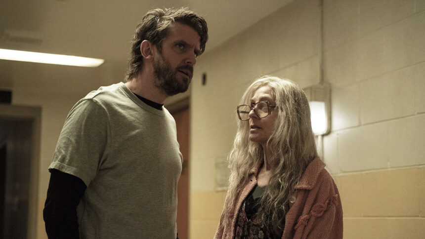‘the-terror:-devil-in-silver’-review:-dan-stevens-and-judith-light-in-amc+/shudder’s-creepy-critique-of-the-us.-mental-healthcare-industry