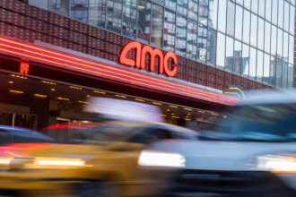 amc-theaters-generates-higher-revenues-due-to-rebound-in-attendance-in-q4