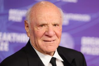 barry-diller-says-he-would-buy-cnn-‘tonight’-if-it-became-available-‘before-they-screw-it-up-even-more’