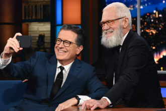david-letterman-calls-cbs-owners-a-‘lying-weasel’-after-canceling-‘late-show-with-stephen-colbert’