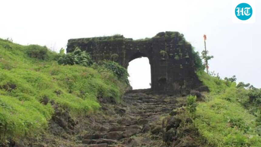 pune:-a-tourist-was-rescued-after-falling-from-a-height-of-150-feet-at-sinhagad-fort-while-clicking-photos