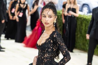 zoe-kravitz-got-flowers-from-harry-styles-the-real-stress-test-of-the-wedding-has-only-just-begun.