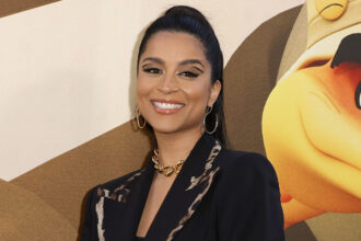 lilly-singh-receives-the-women-in-entertainment-canada-award-from-the-hollywood-reporter