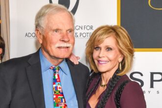 jane-fonda-remembers-ted-turner-as-someone-who-‘needed-her-and-cared-for-her’:-‘he-gave-me-confidence’