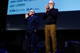 paul-shaffer-sings-frank-sinatra,-sharing-the-stage-with-david-letterman-and-john-mulaney-at-the-netflix-event