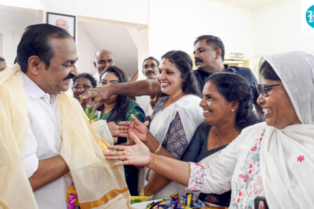 congress-mlas-ask-the-party-leadership-to-take-a-decision-on-the-kerala-chief-minister’s-face-and-pass-the-decision