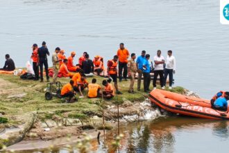 6-missing-after-boat-capsizes-in-yamuna-in-hamirpur-in-up,-search-underway
