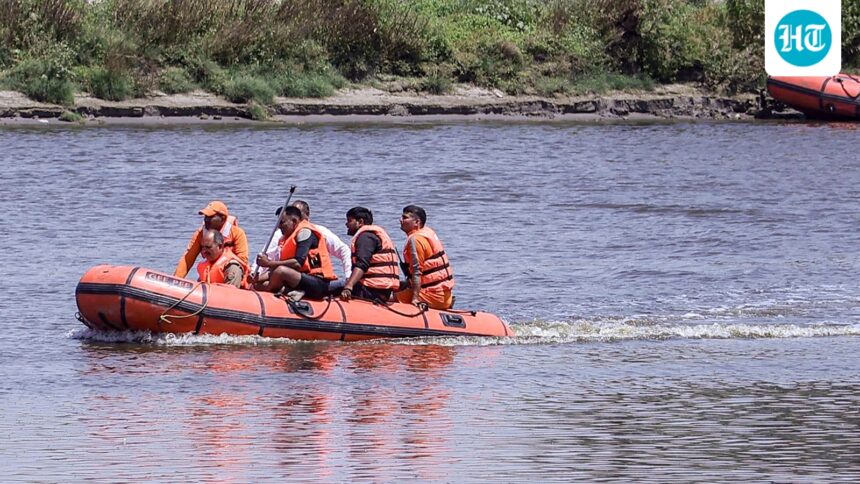 5-children-and-a-woman-drowned-when-a-boat-capsized-in-yamuna-in-hamirpur-in-up;-11-missing-years