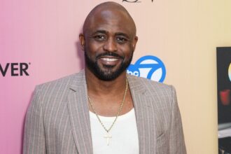 wayne-brady-reignites-bill-maher-feud-in-new-podcast-interview-with-sarah-jones:-‘he’s-a-racist’