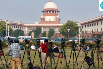 supreme-court-notice-to-govt-on-social-media-accounts-banned-in-gujarat-aap