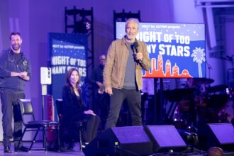 noah-wyle-performs-a-physical-examination-on-the-hollywood-bowl-stage-as-part-of-netflix’s-prank-feature-show