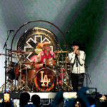 red-hot-chili-peppers-signs-$300-million-deal-with-warner-music-to-sell-catalog-(exclusive)