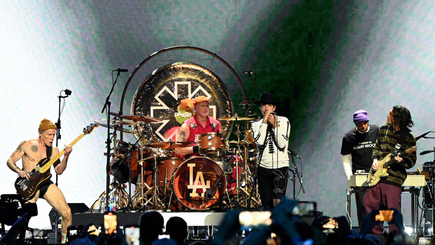 red-hot-chili-peppers-signs-$300-million-deal-with-warner-music-to-sell-catalog-(exclusive)