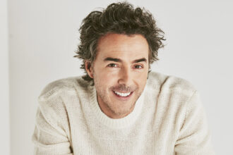 shawn-levy-tackles-original-sci-fi-with-netflix’s-‘somewhere-out-there’-(exclusive)