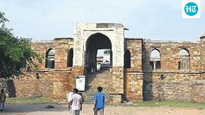 experts-discuss-conservation-approach-within-the-framework-of-the-sultan-gari-revival-plan