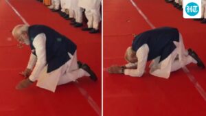 pm-modi-bows-to-crowd-at-swearing-in-of-bengal-bjp-government:-‘people’s-blessings-are-truer’