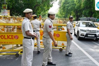 security-has-been-tightened-at-the-bjp-offices-in-delhi-after-the-special-cell-received-information-about-possible-terror-attacks