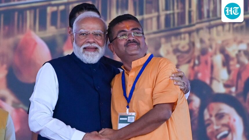 suvendu-adhikari-takes-oath-as-bjp’s-first-chief-minister-of-bengal