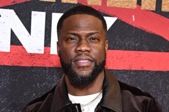 kevin-hart-roast:-comedian-ends-katt-williams-beef-as-the-rock,-teyana-taylor-and-more-cracks-jokes-about-hart’s-height-and-filmography