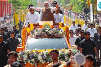 ‘running-on-water’:-pm’s-roadshows-run-into-mockery-after-his-‘save-petrol’-speech;-markets-spooked-by-‘no-gold’-appeal