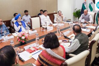 there-is-no-shortage,-but-a-loss-of-rs-1,000-crore-a-day-keeps-fuel-prices-in-check,-says-government-after-pm-modi’s-‘save-petrol’-appeal