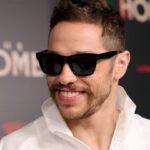 pete-davidson-tells-a-shocking-joke-on-charlie-kirk-at-kevin-hart-roast
