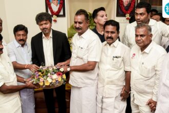 cm-vijay-visits-rebel-aiadmk-mlas-as-a-major-faction-supports-his-government