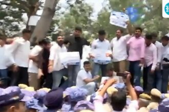 delhi:-huge-student-protest-after-neet-canceled-over-paper-leakage-allegations