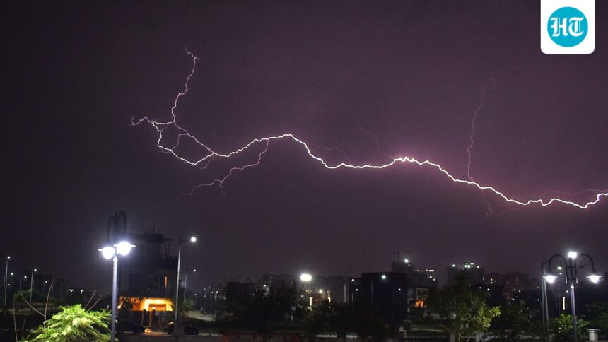 4-dead,-3-taken-to-hospital-after-lightning-strikes-on-a-hill-in-malappuram,-kerala